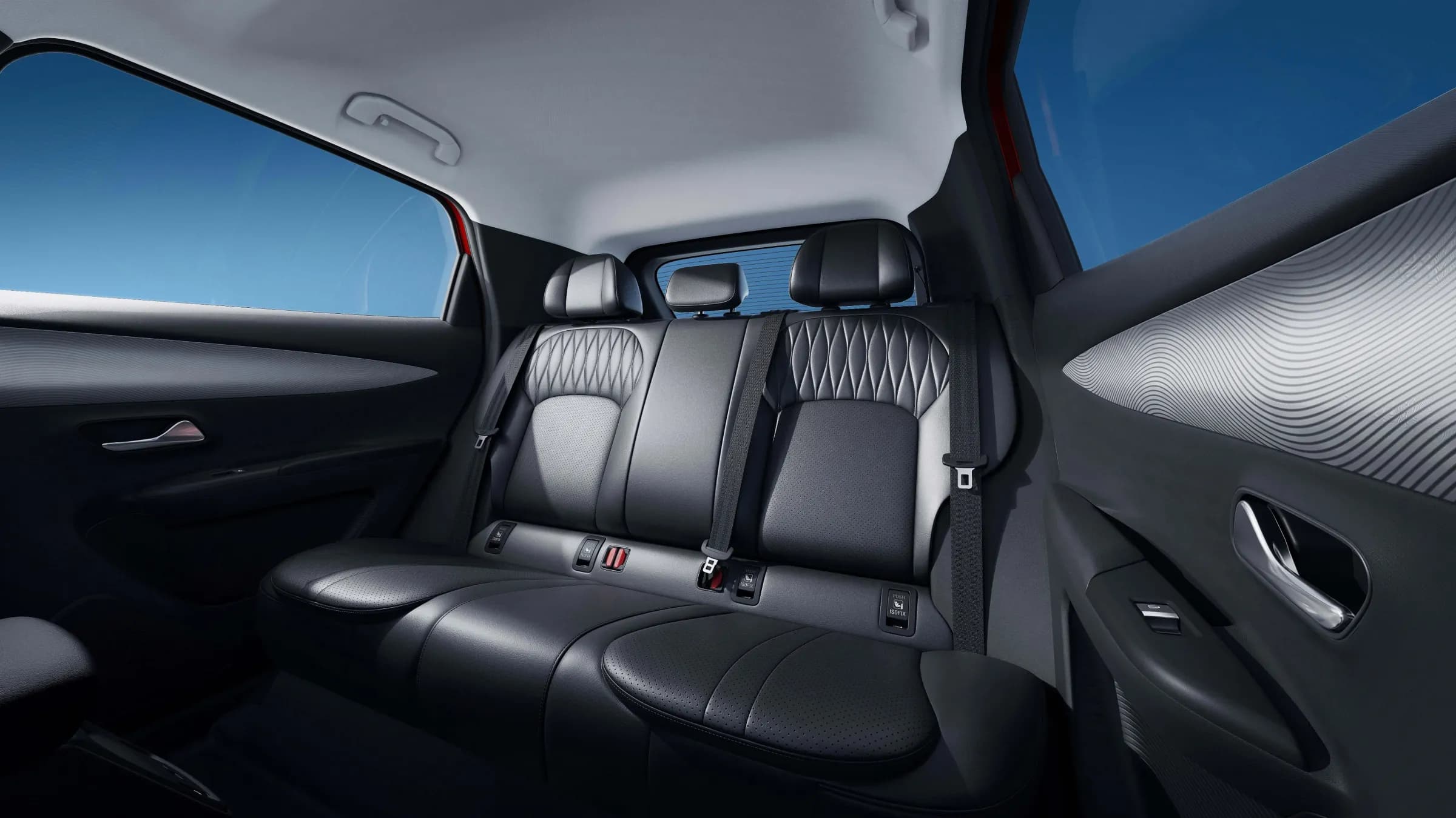Lepas L4 interior — Dual-tone interior (2)