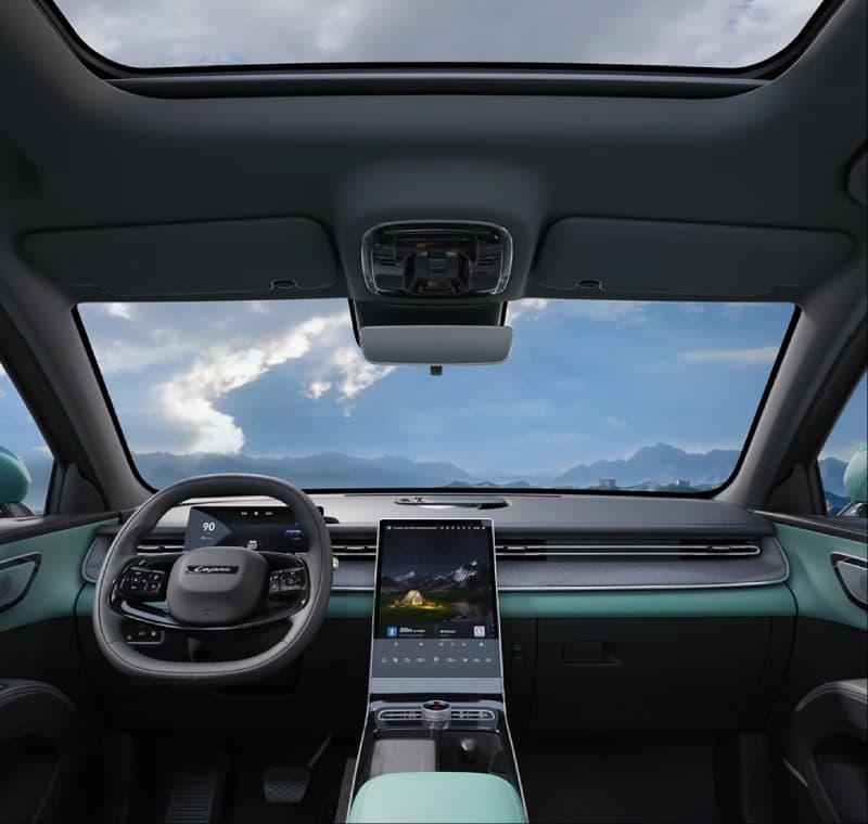 Lepas L8 interior — 13.2-inch central LCD display (1)